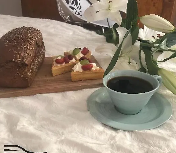 Vendégház Bed And Bread With Tea Time & Coffee Break *